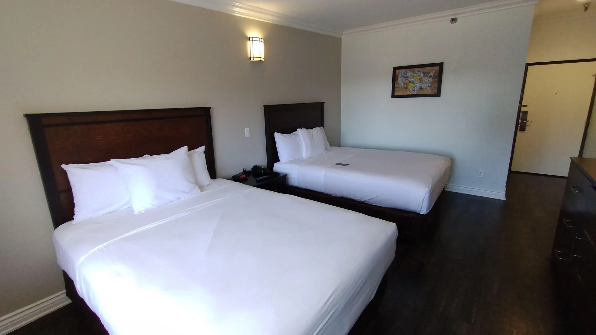 7 Smart Airport Hotels Near Galvin Park Shopping Center
